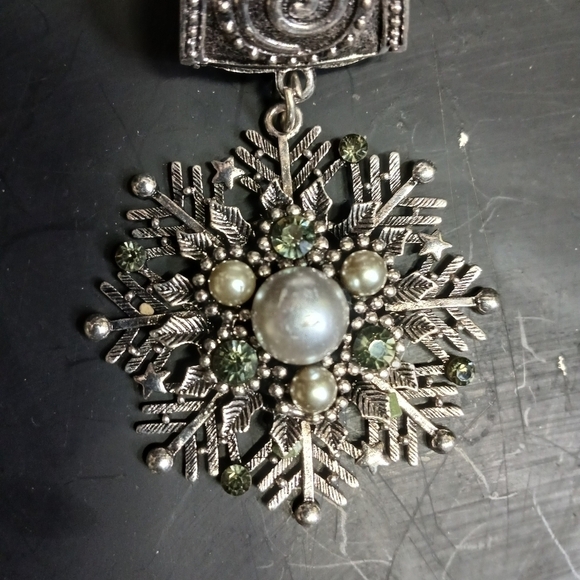 Large huge silvertone snowflake green crystal faux pearl pendant marked gb - Picture 1 of 6